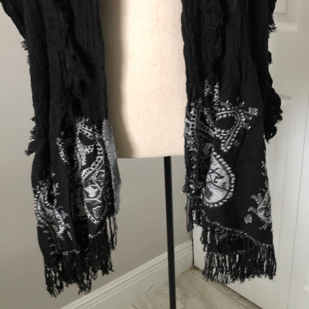 BETSEY JOHNSON Women Viscose Scarf Wrap Floral Black & White - Picture 4 of 11